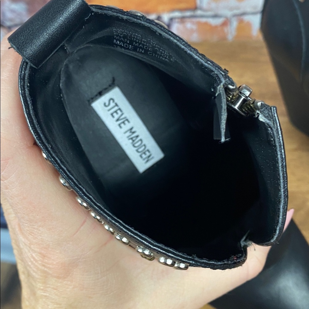 Steve Madden Awsum Studded Leather Black Heeled Western Ankle Boots Sz 7 - Picture 16 of 17
